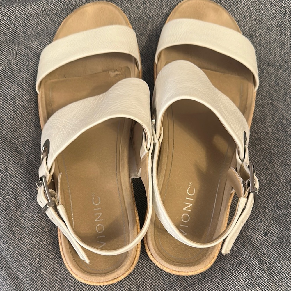 Vionic Women's Cream Sandals